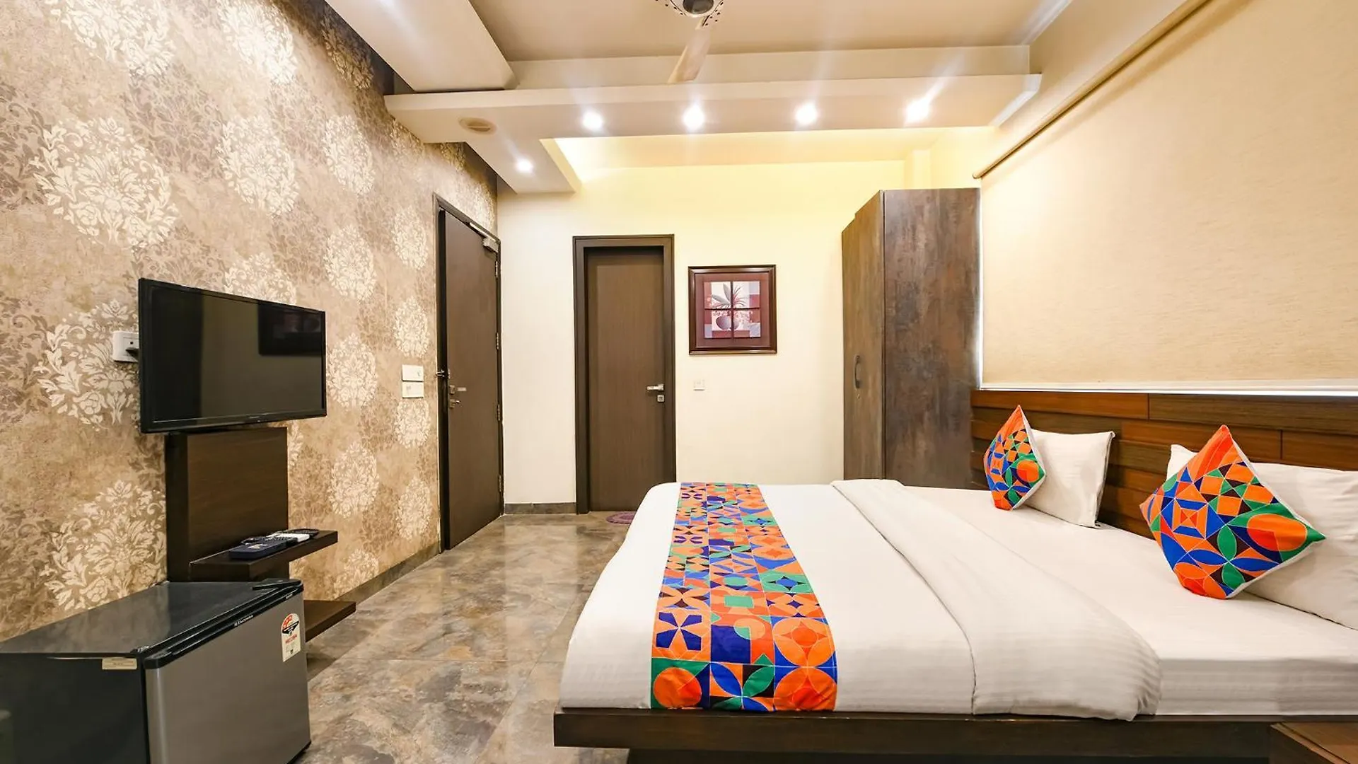 *** ホテル Fabhotel Micasa グルガウン インド